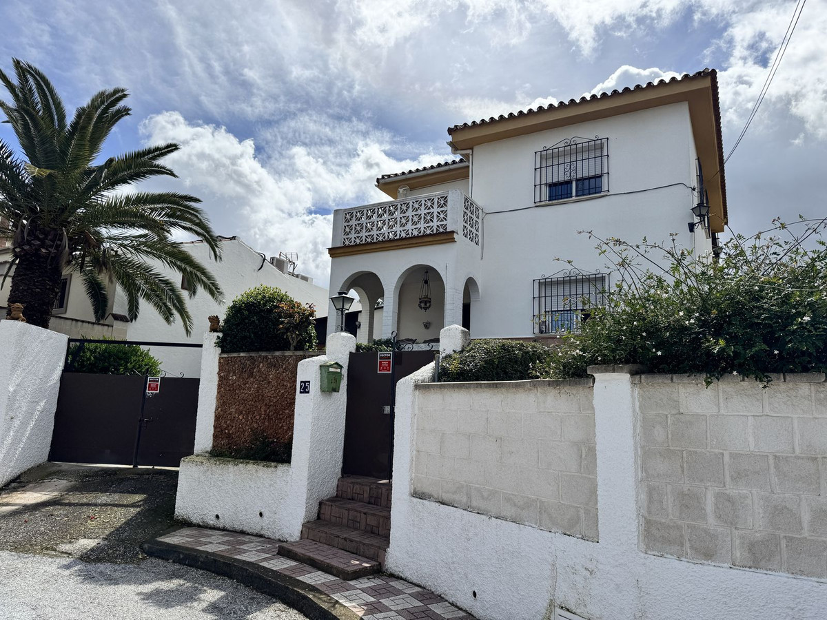 Alhaurín el Grande, Málaga, Costa del Sol – House – Detached Villa