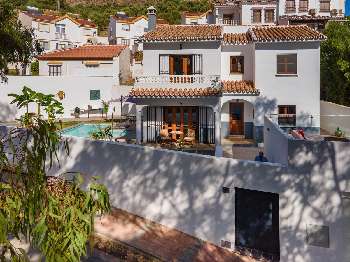 Alora, Málaga, Costa del Sol – House – Detached Villa